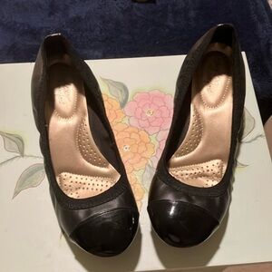 Dex Flex Comfort Stretch Black With Patent Toe and 1 1/4” Heels Size 6.5